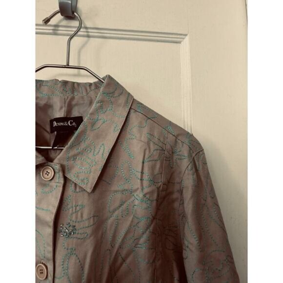 D&co denim & co. XL tan shacket top with blue embroidery and beading - Picture 2 of 5